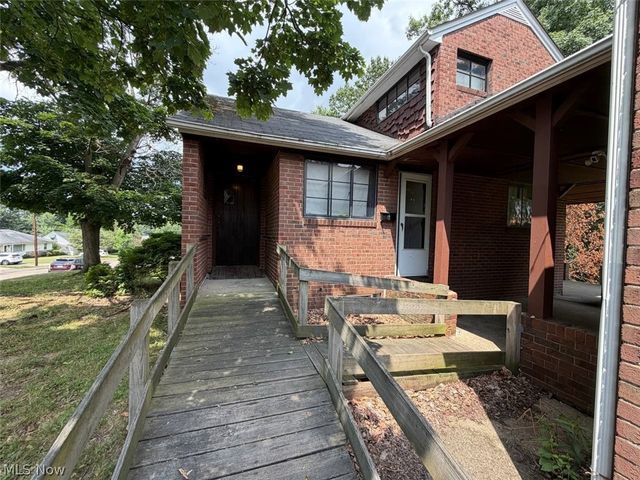 917 21st Street NE, Canton, OH 44714