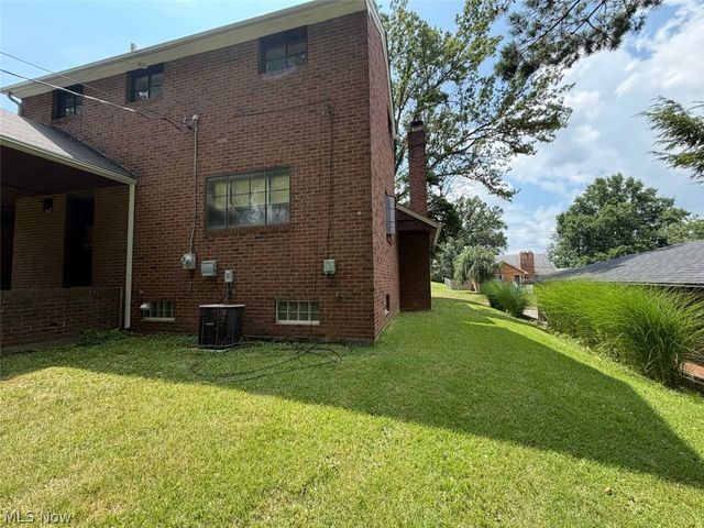 917 21st Street NE, Canton, OH 44714