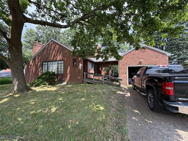 917 21st Street NE, Canton, OH 44714
