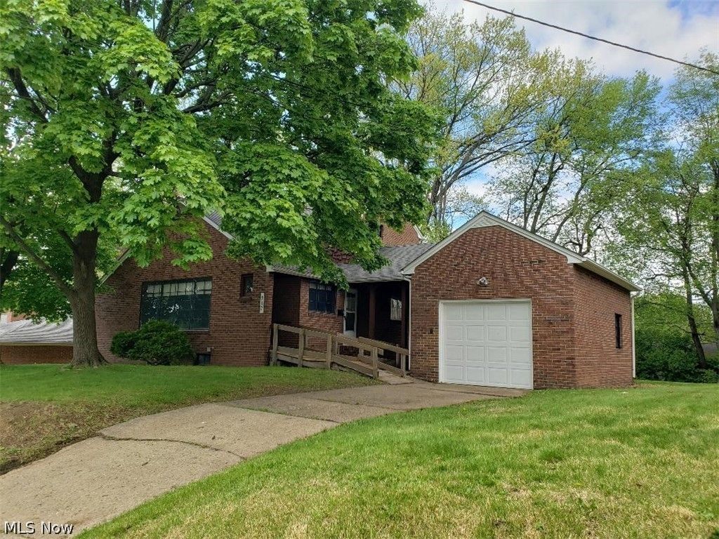 917 21st Street NE, Canton, OH 44714