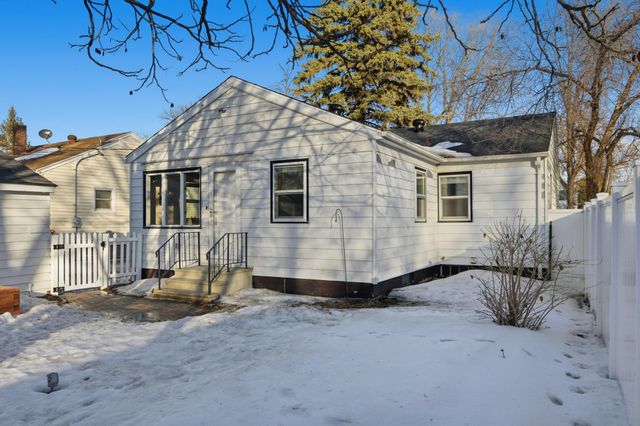 1101 12th Street S, Moorhead, MN 56560