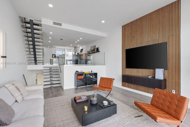 3927 NE 171st St C, North Miami Beach, FL 33160