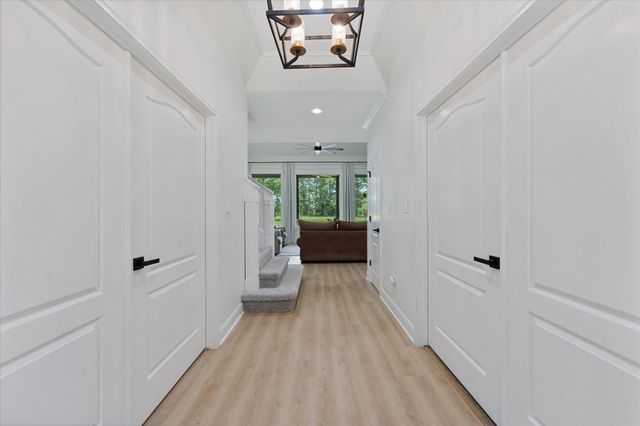 368 Ridgelake Scenic Drive, Montgomery, TX 77316