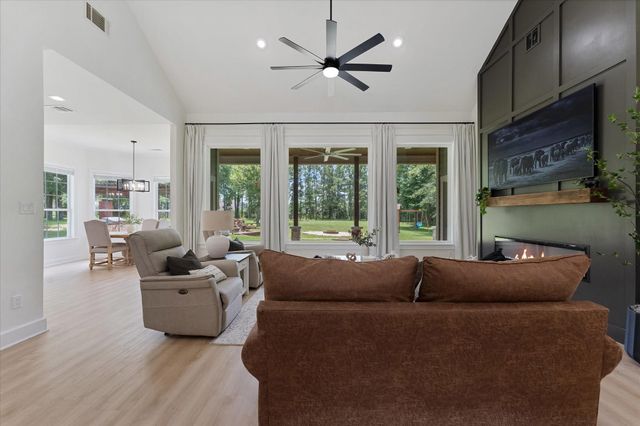 368 Ridgelake Scenic Drive, Montgomery, TX 77316