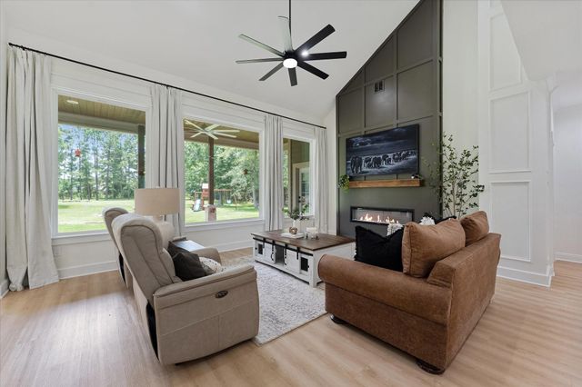 368 Ridgelake Scenic Drive, Montgomery, TX 77316