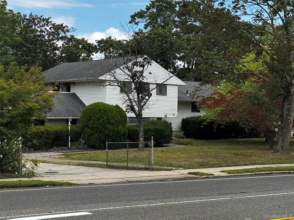 149 Phelps Lane, North Babylon, NY 11703