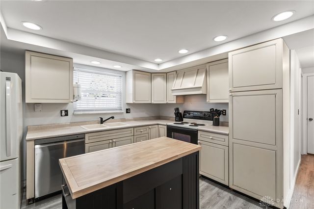 5917 Longford Road, Huber Heights, OH 45424