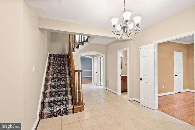 2345 S ROLFE ST S, Arlington, VA 22202