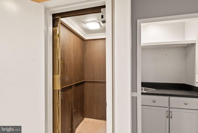 2345 S ROLFE ST S, Arlington, VA 22202