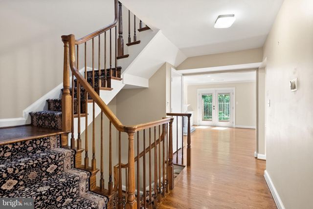 2345 S ROLFE ST S, Arlington, VA 22202