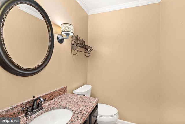 2345 S ROLFE ST S, Arlington, VA 22202