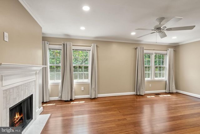 2345 S ROLFE ST S, Arlington, VA 22202