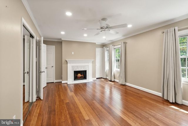 2345 S ROLFE ST S, Arlington, VA 22202