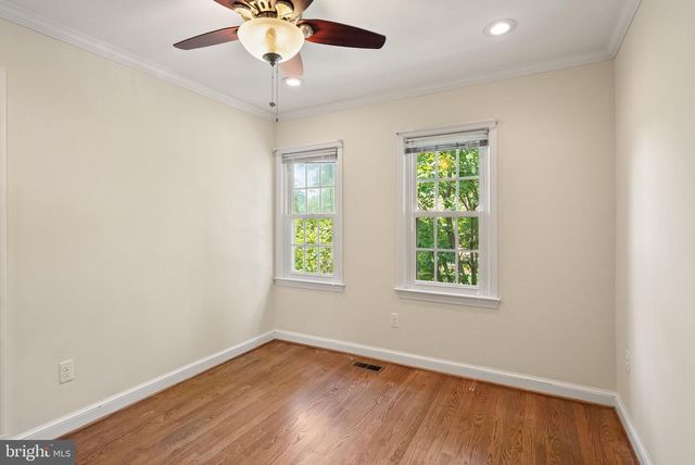 2345 S ROLFE ST S, Arlington, VA 22202