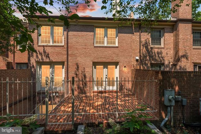 2345 S ROLFE ST S, Arlington, VA 22202