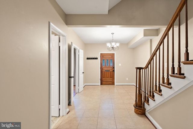 2345 S ROLFE ST S, Arlington, VA 22202