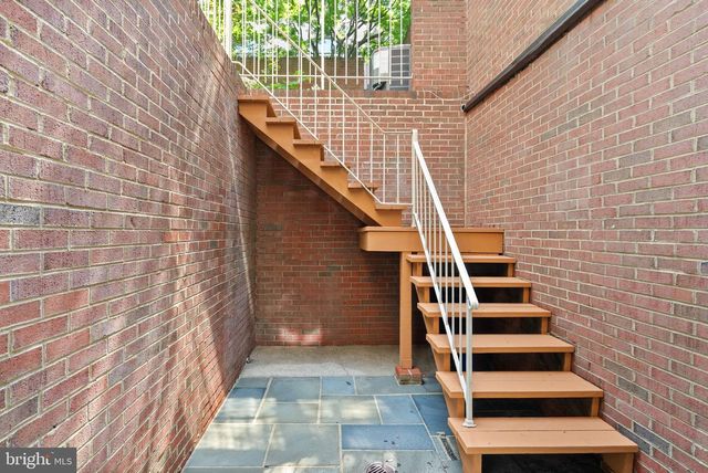 2345 S ROLFE ST S, Arlington, VA 22202