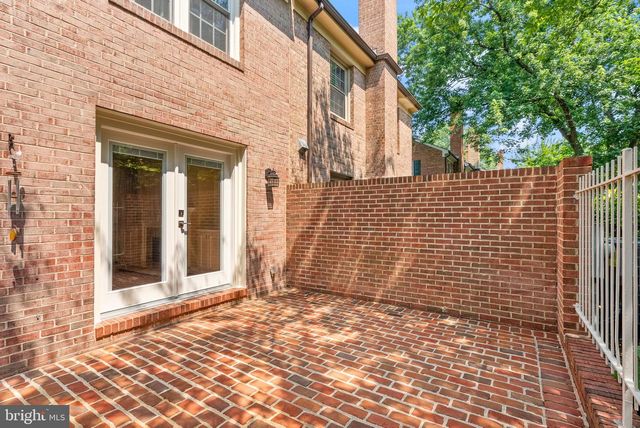 2345 S ROLFE ST S, Arlington, VA 22202