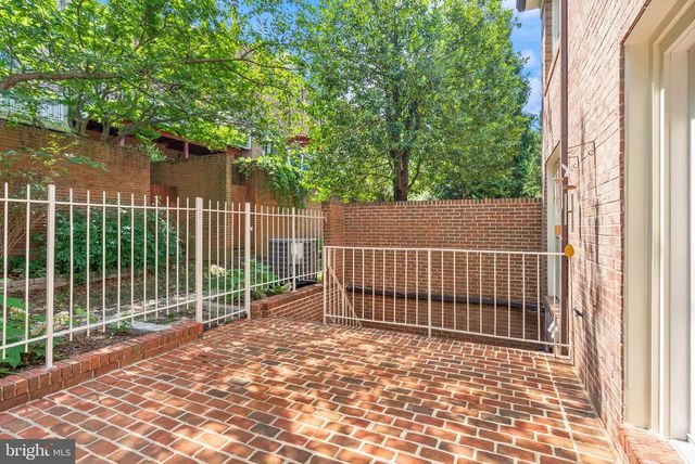 2345 S ROLFE ST S, Arlington, VA 22202