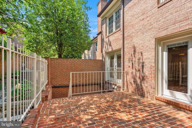 2345 S ROLFE ST S, Arlington, VA 22202