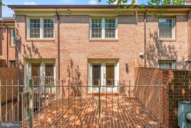 2345 S ROLFE ST S, Arlington, VA 22202