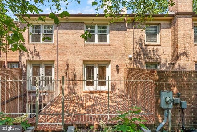 2345 S ROLFE ST S, Arlington, VA 22202