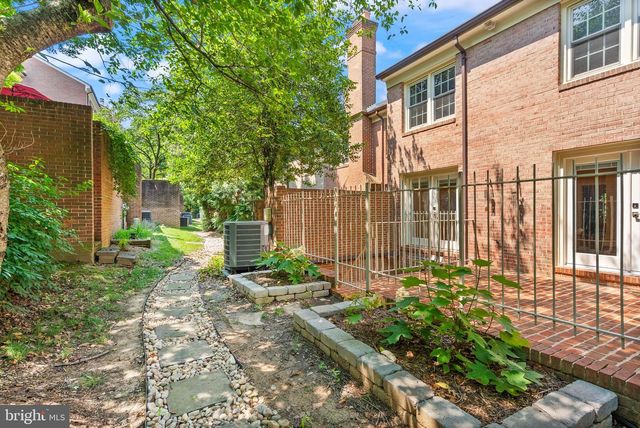 2345 S ROLFE ST S, Arlington, VA 22202
