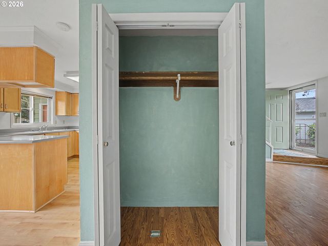 18508 Ne WASCO St, Portland, OR 97230