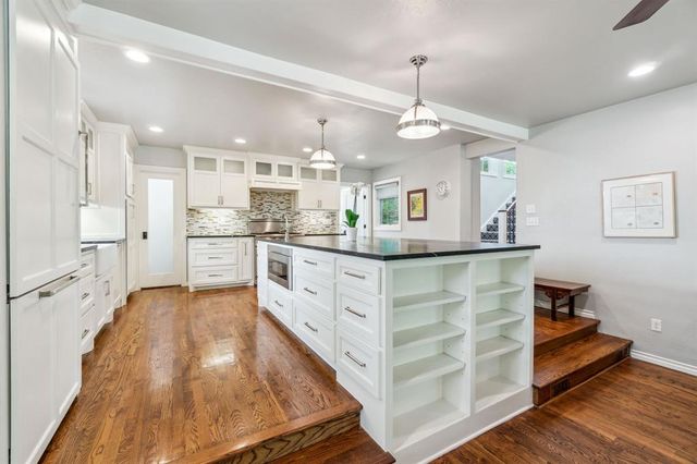 1707 Pennington Way, Nichols Hills, OK 73116