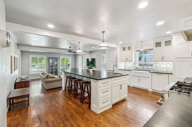 1707 Pennington Way, Nichols Hills, OK 73116