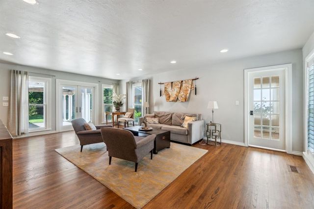 1707 Pennington Way, Nichols Hills, OK 73116