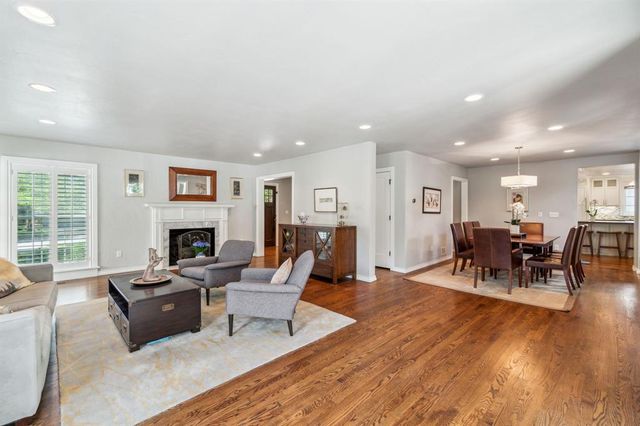 1707 Pennington Way, Nichols Hills, OK 73116