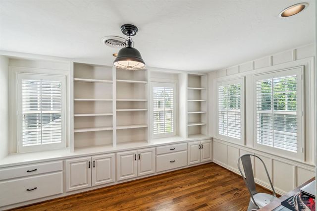 1707 Pennington Way, Nichols Hills, OK 73116