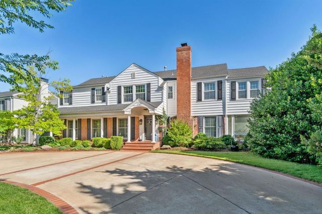 1707 Pennington Way, Nichols Hills, OK 73116