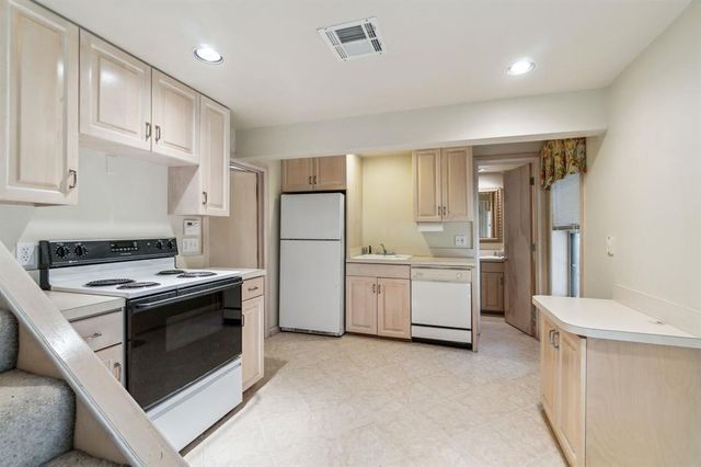 1707 Pennington Way, Nichols Hills, OK 73116