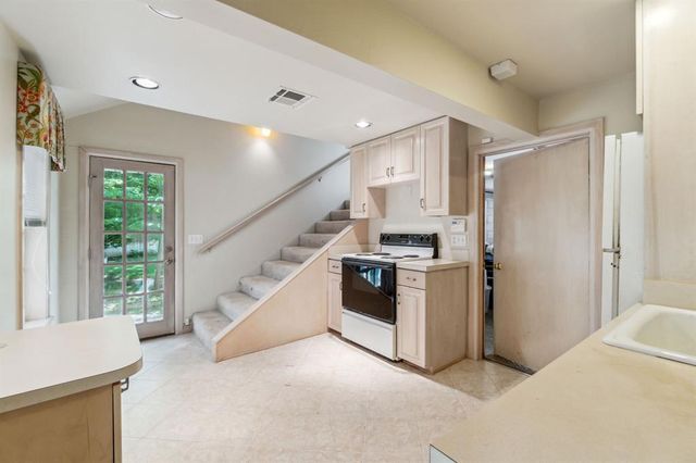 1707 Pennington Way, Nichols Hills, OK 73116