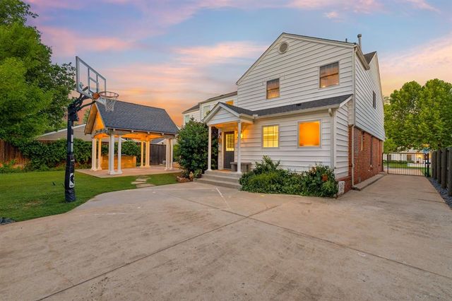 1707 Pennington Way, Nichols Hills, OK 73116