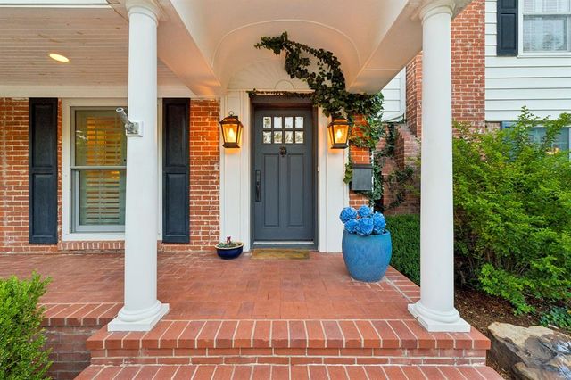 1707 Pennington Way, Nichols Hills, OK 73116