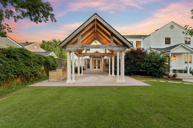 1707 Pennington Way, Nichols Hills, OK 73116