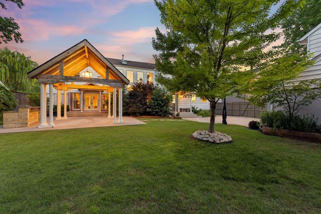 1707 Pennington Way, Nichols Hills, OK 73116