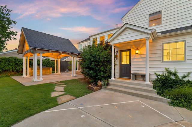 1707 Pennington Way, Nichols Hills, OK 73116