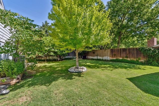 1707 Pennington Way, Nichols Hills, OK 73116
