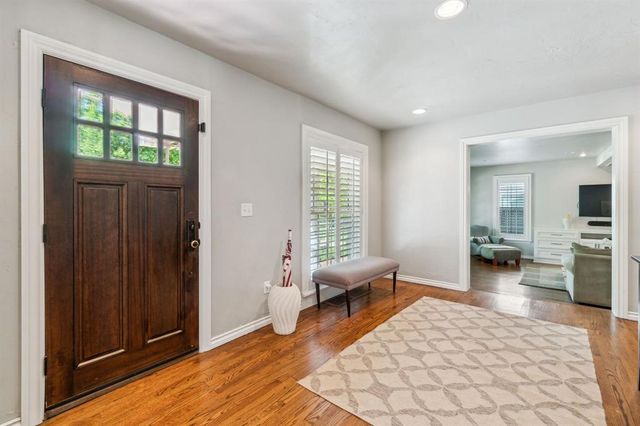 1707 Pennington Way, Nichols Hills, OK 73116