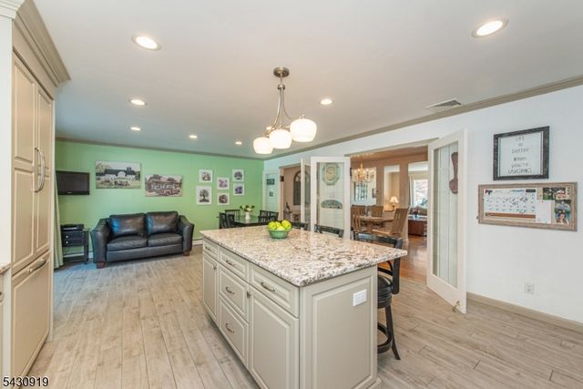 25 Meadow Dr, Little Falls Twp., NJ 07424