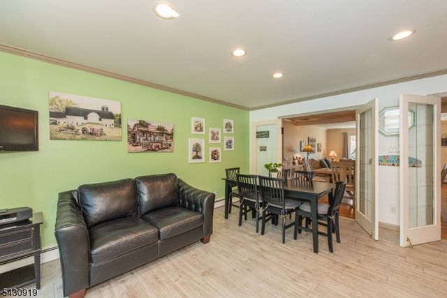 25 Meadow Dr, Little Falls Twp., NJ 07424