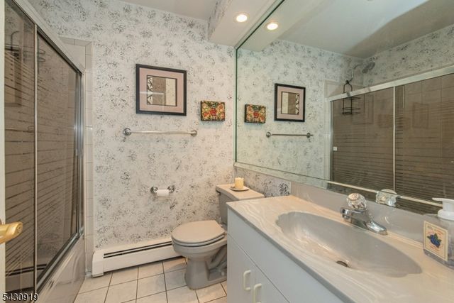 25 Meadow Dr, Little Falls Twp., NJ 07424