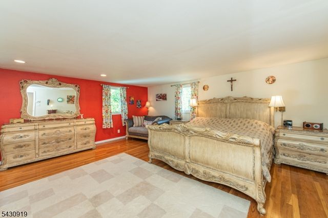 25 Meadow Dr, Little Falls Twp., NJ 07424
