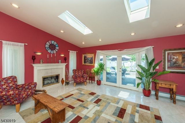 25 Meadow Dr, Little Falls Twp., NJ 07424