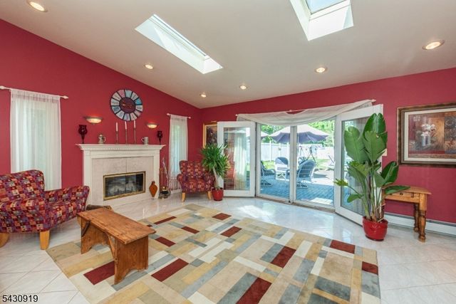 25 Meadow Dr, Little Falls Twp., NJ 07424
