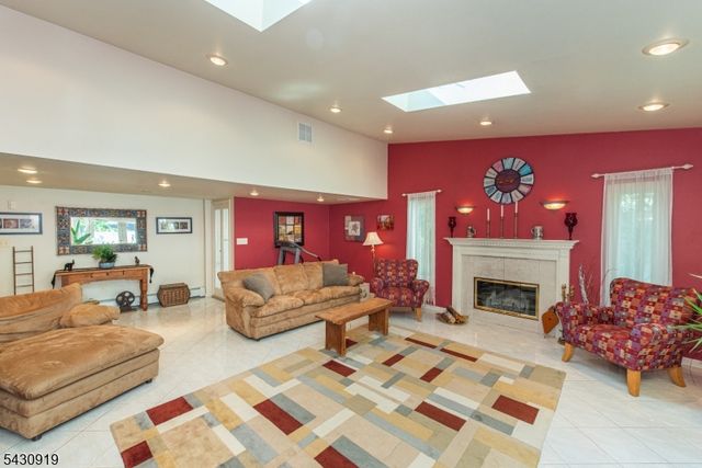 25 Meadow Dr, Little Falls Twp., NJ 07424